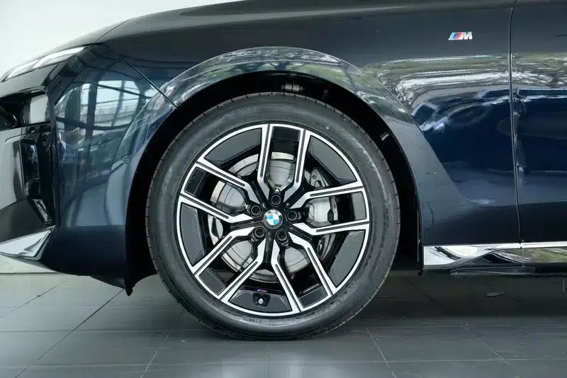 2023 BMW 7 Series 735Li M Sport Package — миниатюра 7