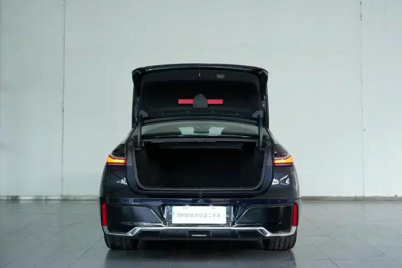 2023 BMW 7 Series 735Li M Sport Package — миниатюра 8
