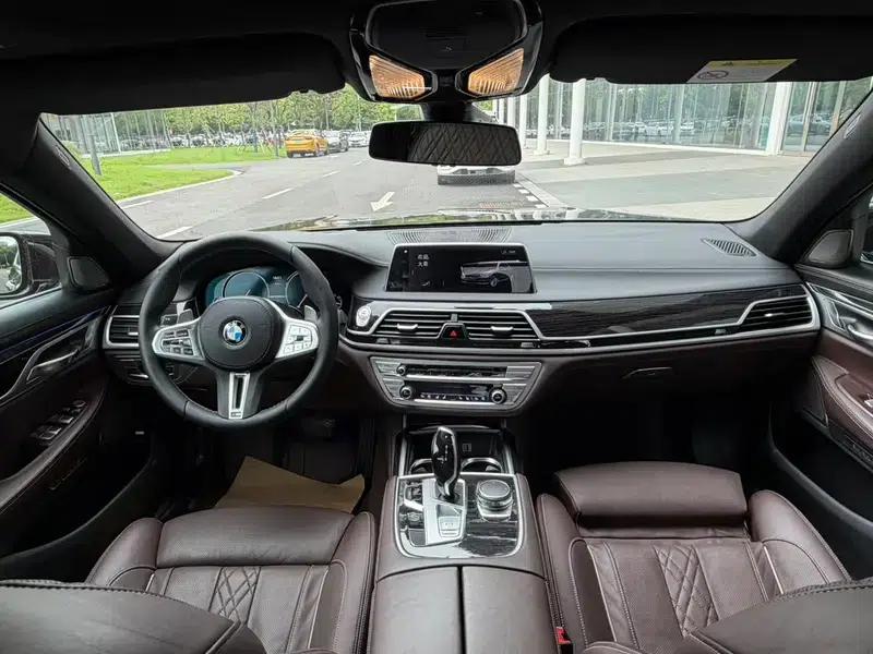 2018 BMW 7 Series 740Li Leading Edition M Sport Package — миниатюра 11