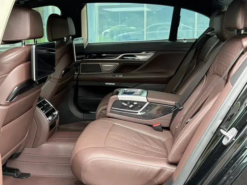 2018 BMW 7 Series 740Li Leading Edition M Sport Package — миниатюра 15
