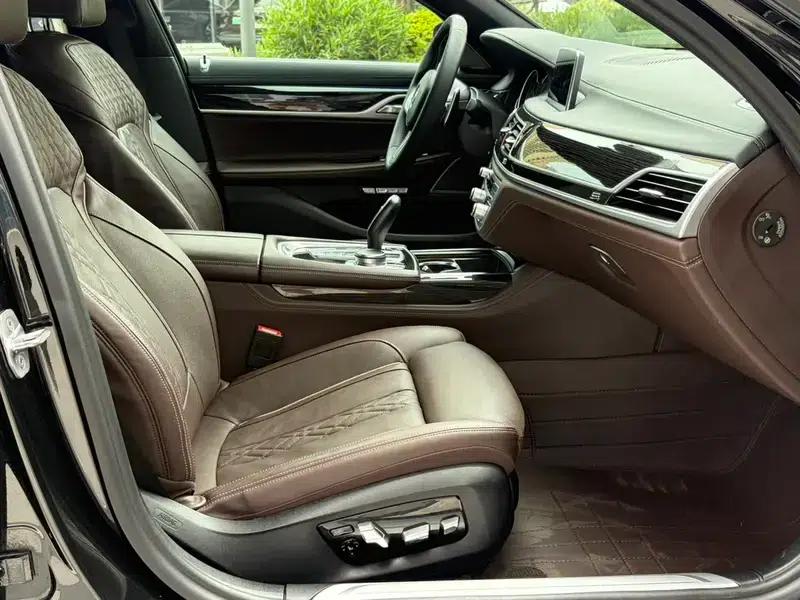 2018 BMW 7 Series 740Li Leading Edition M Sport Package — миниатюра 17