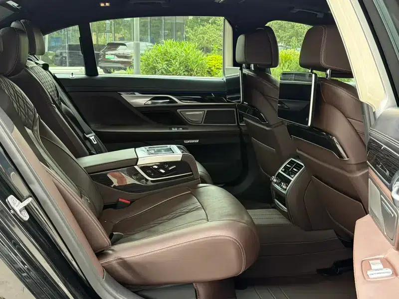 2018 BMW 7 Series 740Li Leading Edition M Sport Package — миниатюра 19