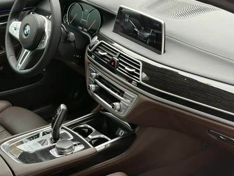 2018 BMW 7 Series 740Li Leading Edition M Sport Package — миниатюра 8