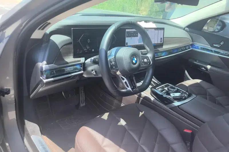 2023 BMW 7 Series 735Li M Sport Package — миниатюра 12