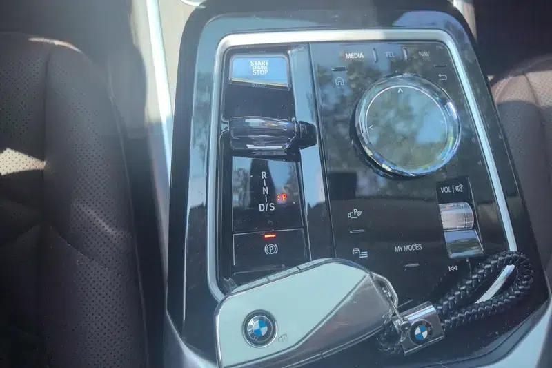 2023 BMW 7 Series 735Li M Sport Package — миниатюра 15