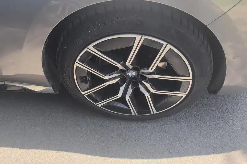 2023 BMW 7 Series 735Li M Sport Package — миниатюра 4