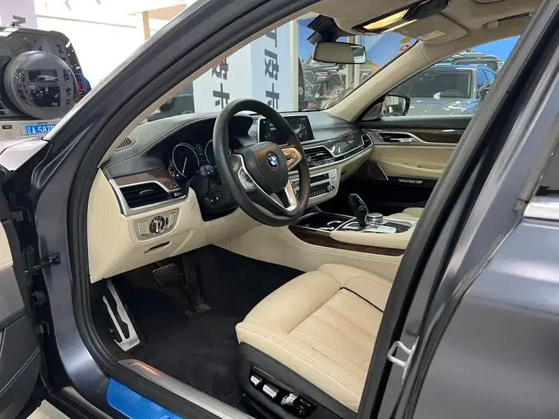 2018 BMW 7 Series 750Li xDrive M Sport Package — миниатюра 19
