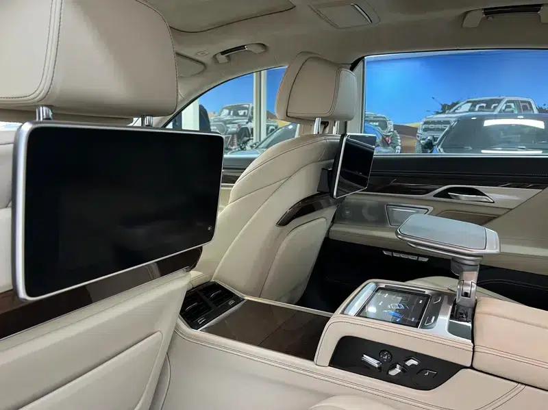 2018 BMW 7 Series 750Li xDrive M Sport Package — миниатюра 9
