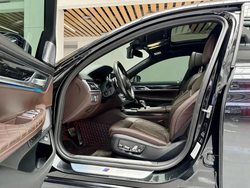 2021 BMW 7 Series 740Li Leading Edition M Sport Package — миниатюра 12