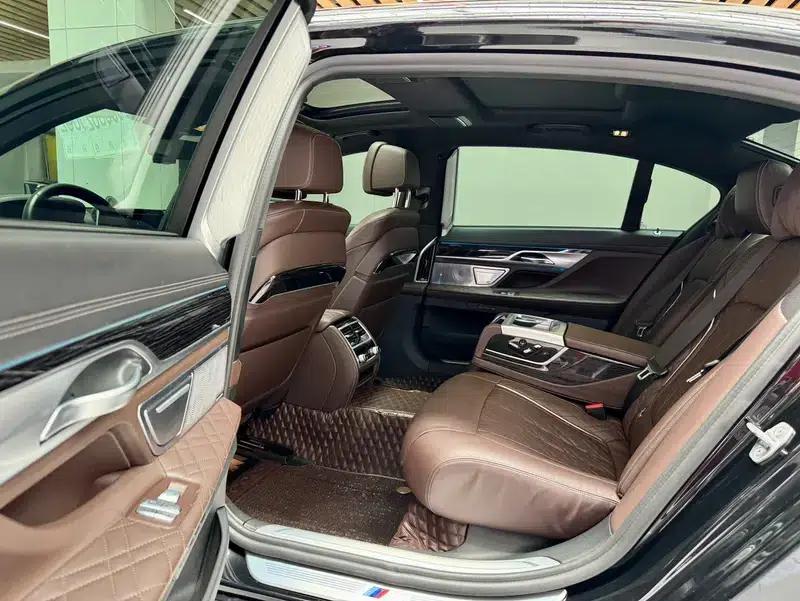 2021 BMW 7 Series 740Li Leading Edition M Sport Package — миниатюра 13