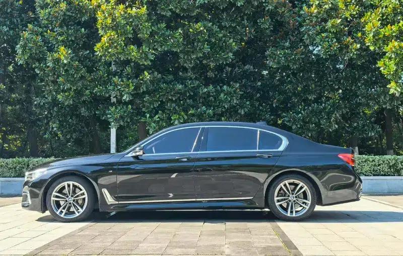 2018 BMW 7 Series 730Li Leading Edition M Sport Package — миниатюра 3