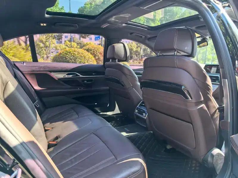 2018 BMW 7 Series 730Li Leading Edition M Sport Package — миниатюра 9