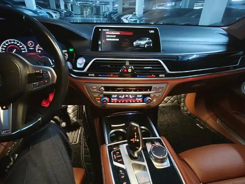 2018 BMW 7 Series 740Li Leading Edition M Sport Package — миниатюра 17
