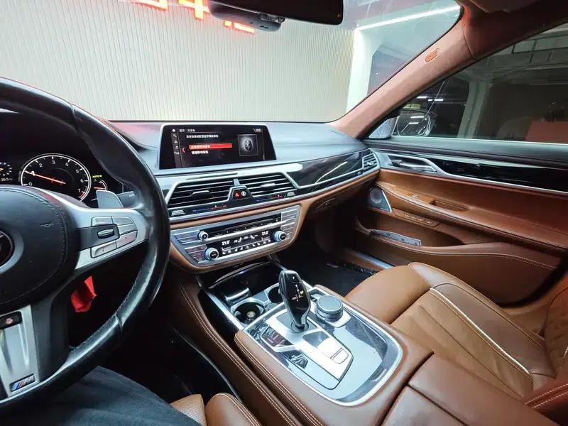 2018 BMW 7 Series 740Li Leading Edition M Sport Package — миниатюра 18