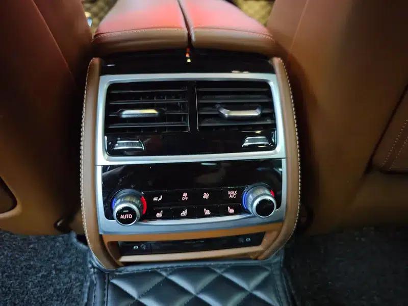 2018 BMW 7 Series 740Li Leading Edition M Sport Package — миниатюра 9