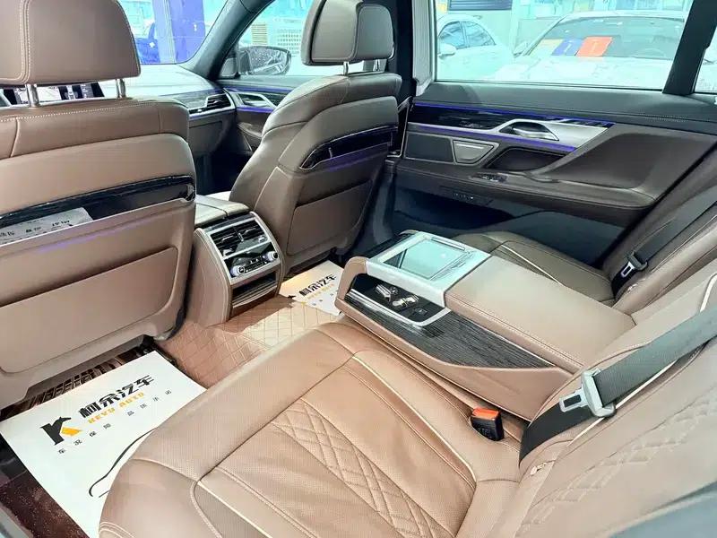2019 BMW 7 Series 730Li M Sport Package — миниатюра 14