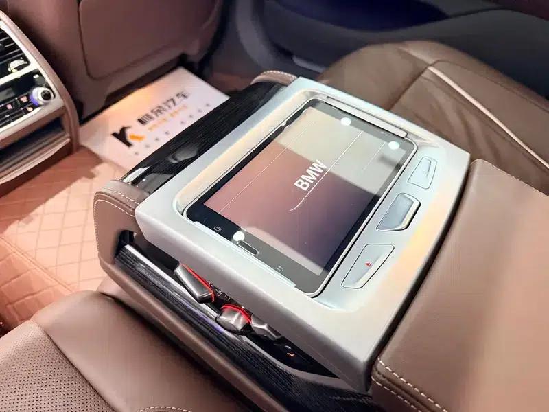 2019 BMW 7 Series 730Li M Sport Package — миниатюра 15