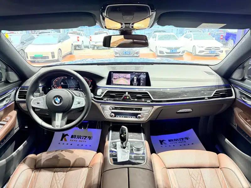 2019 BMW 7 Series 730Li M Sport Package — миниатюра 17