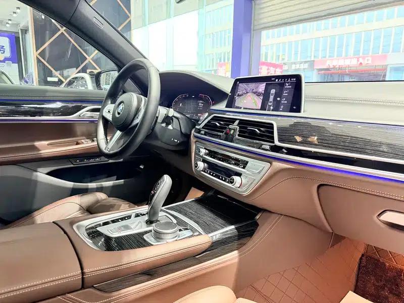 2019 BMW 7 Series 730Li M Sport Package — миниатюра 20
