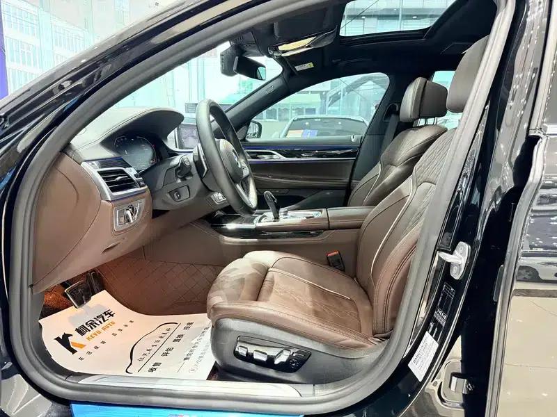 2019 BMW 7 Series 730Li M Sport Package — миниатюра 23