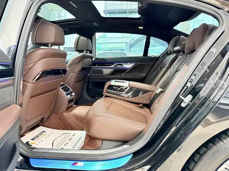 2019 BMW 7 Series 730Li M Sport Package — миниатюра 24