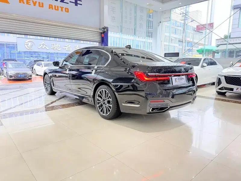 2019 BMW 7 Series 730Li M Sport Package — миниатюра 5