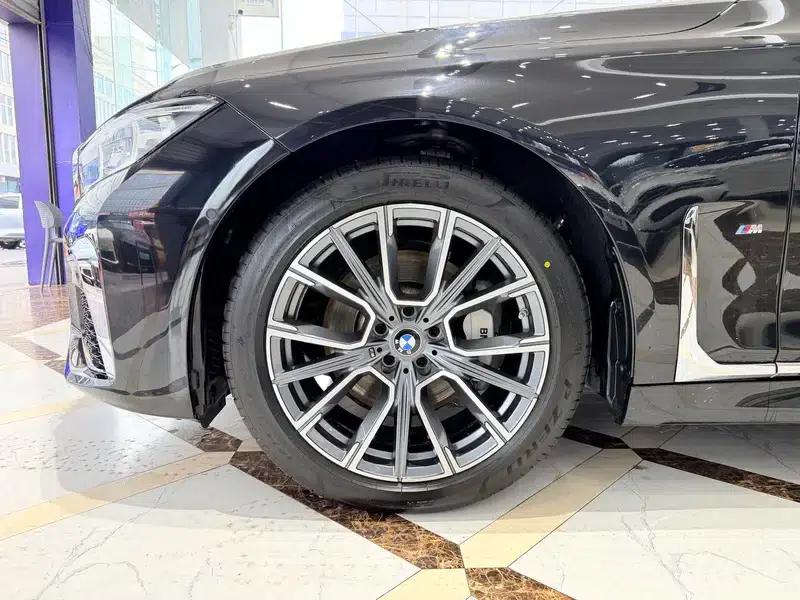2019 BMW 7 Series 730Li M Sport Package — миниатюра 9