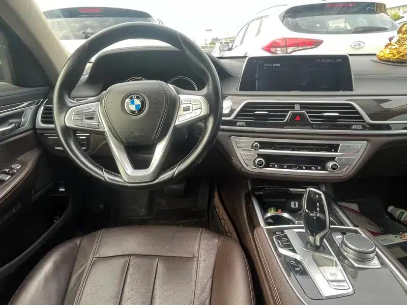 2017 BMW 7 Series 730Li Leading Edition — миниатюра 9