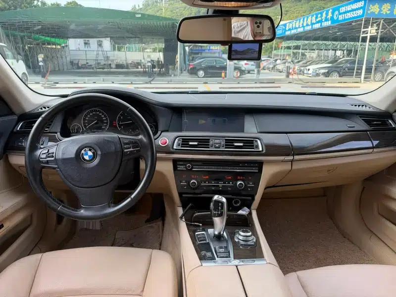 BMW 7 Series 2009 730Li Leading Edition — миниатюра 11