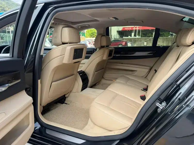 BMW 7 Series 2009 730Li Leading Edition — миниатюра 19