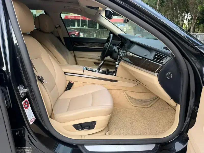 BMW 7 Series 2009 730Li Leading Edition — миниатюра 10