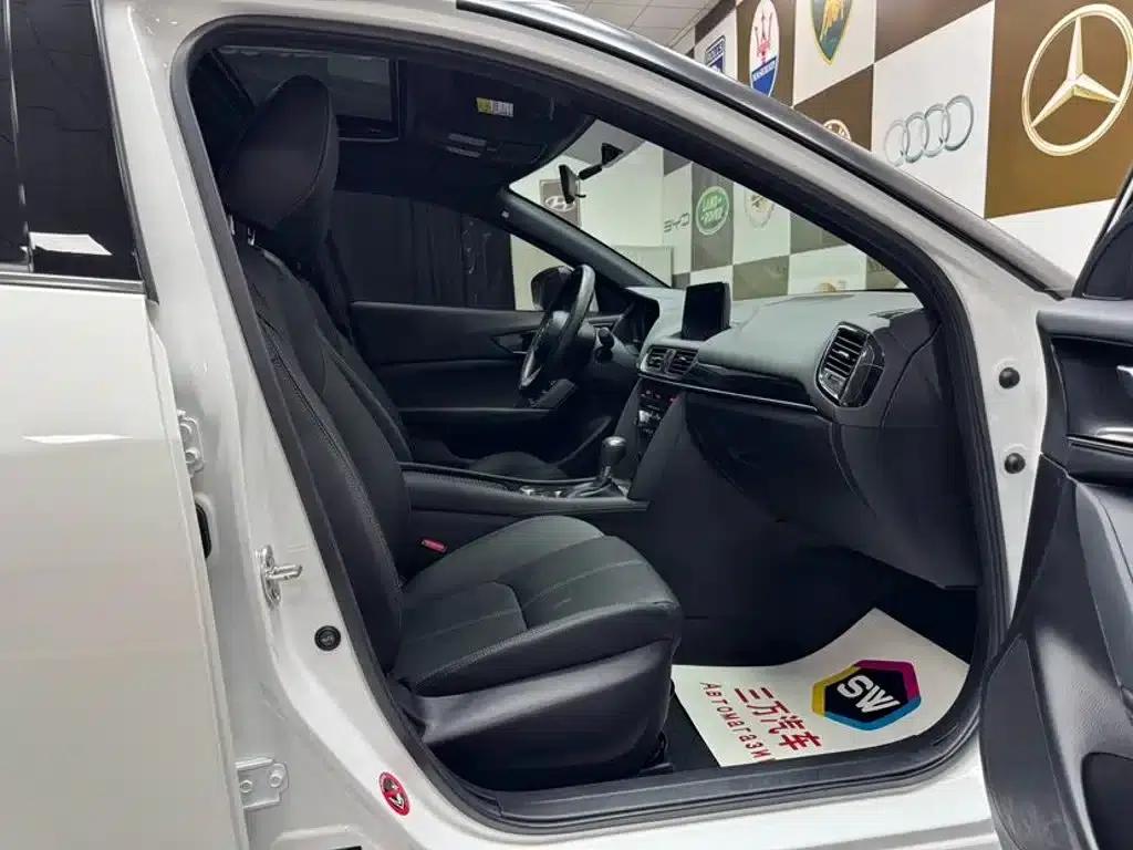 Mazda CX-4 2021 2.0L Automatic 2WD Blue Sky Explorer Edition — миниатюра 10
