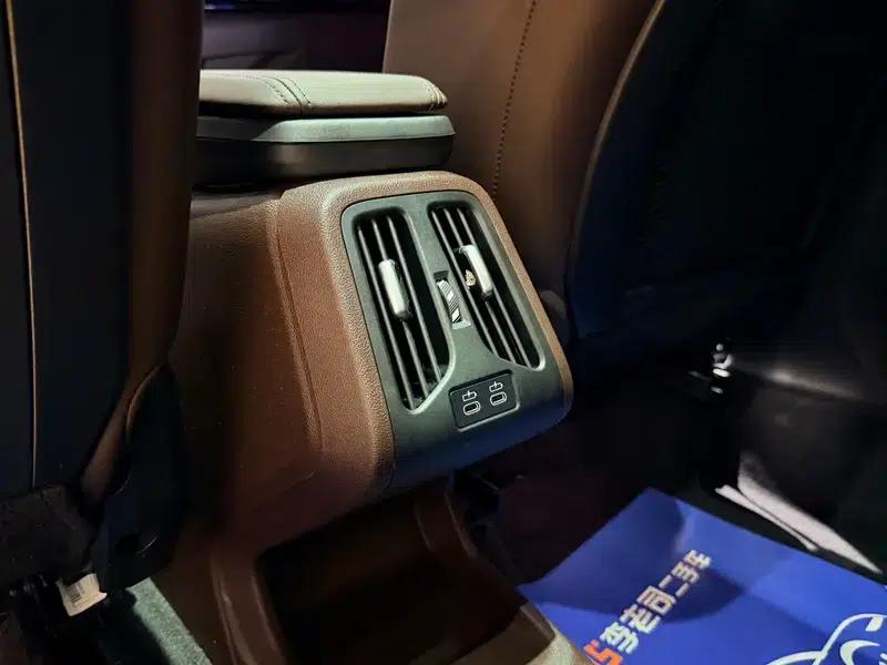 2023 BMW X1 sDrive25Li X Design Package — миниатюра 11