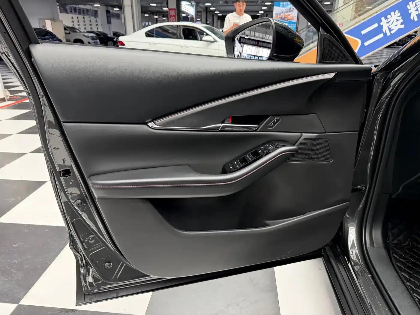 Mazda CX-30 2022 2.0L Automatic Joyful Black Edition — миниатюра 6