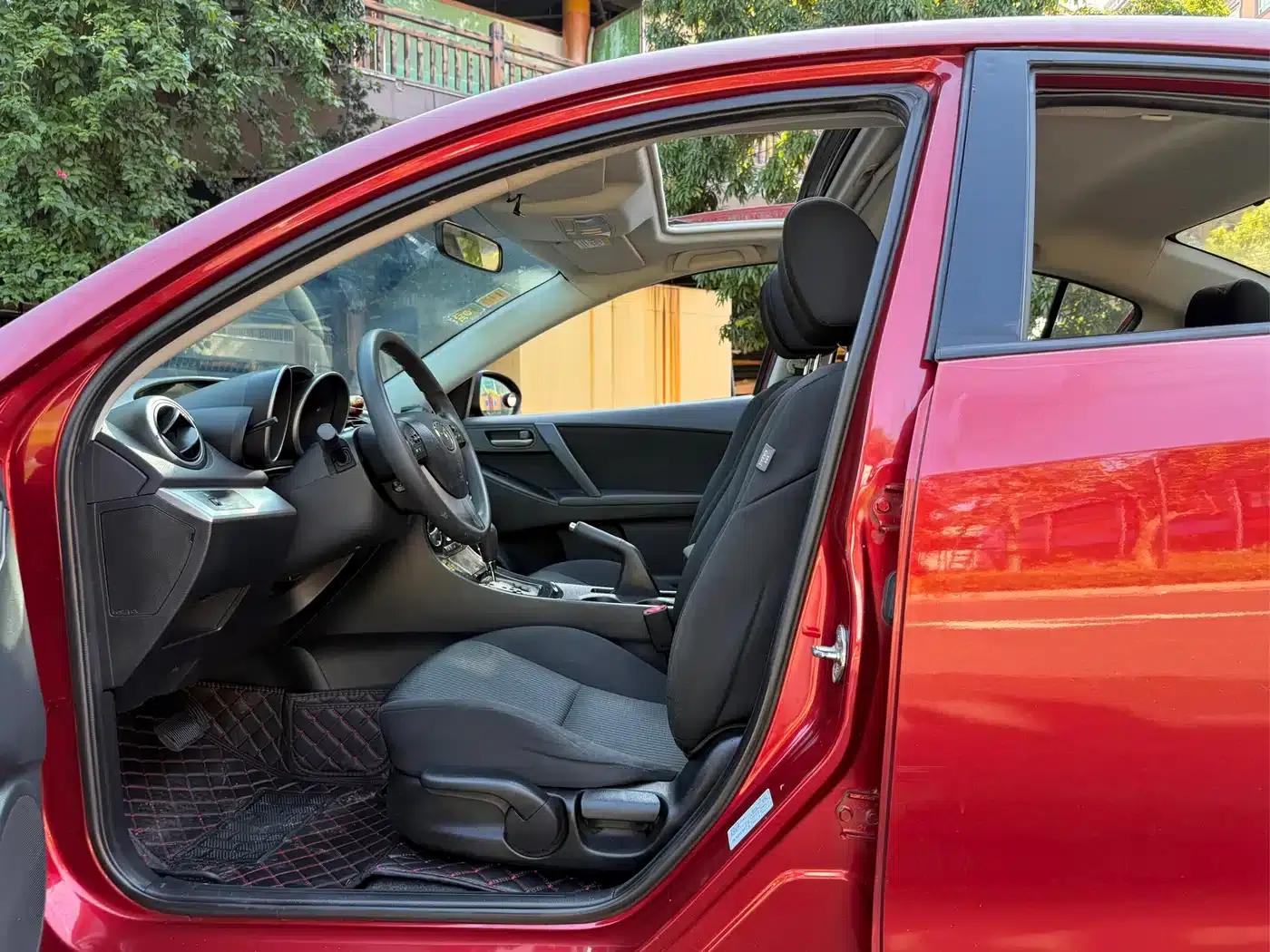 Mazda3 Axela 2015 Sedan 1.6L Automatic Elite — миниатюра 6