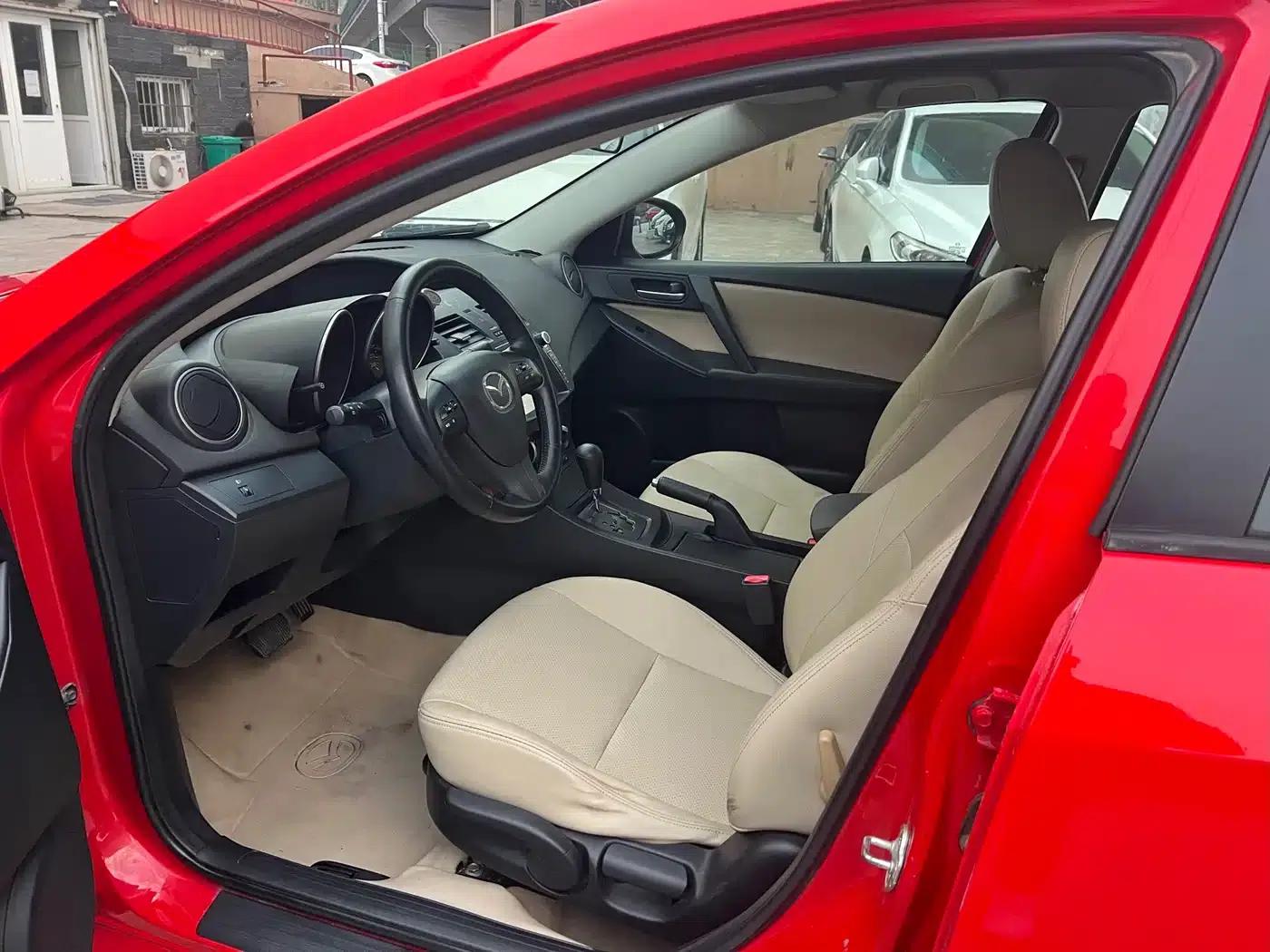 Mazda3 Axela 2013 Hatchback 1.6L Automatic Elite — миниатюра 7
