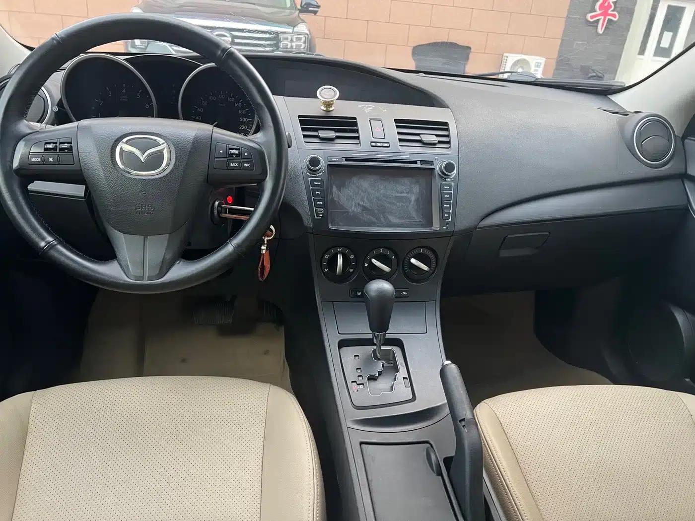 Mazda3 Axela 2013 Hatchback 1.6L Automatic Elite — миниатюра 9
