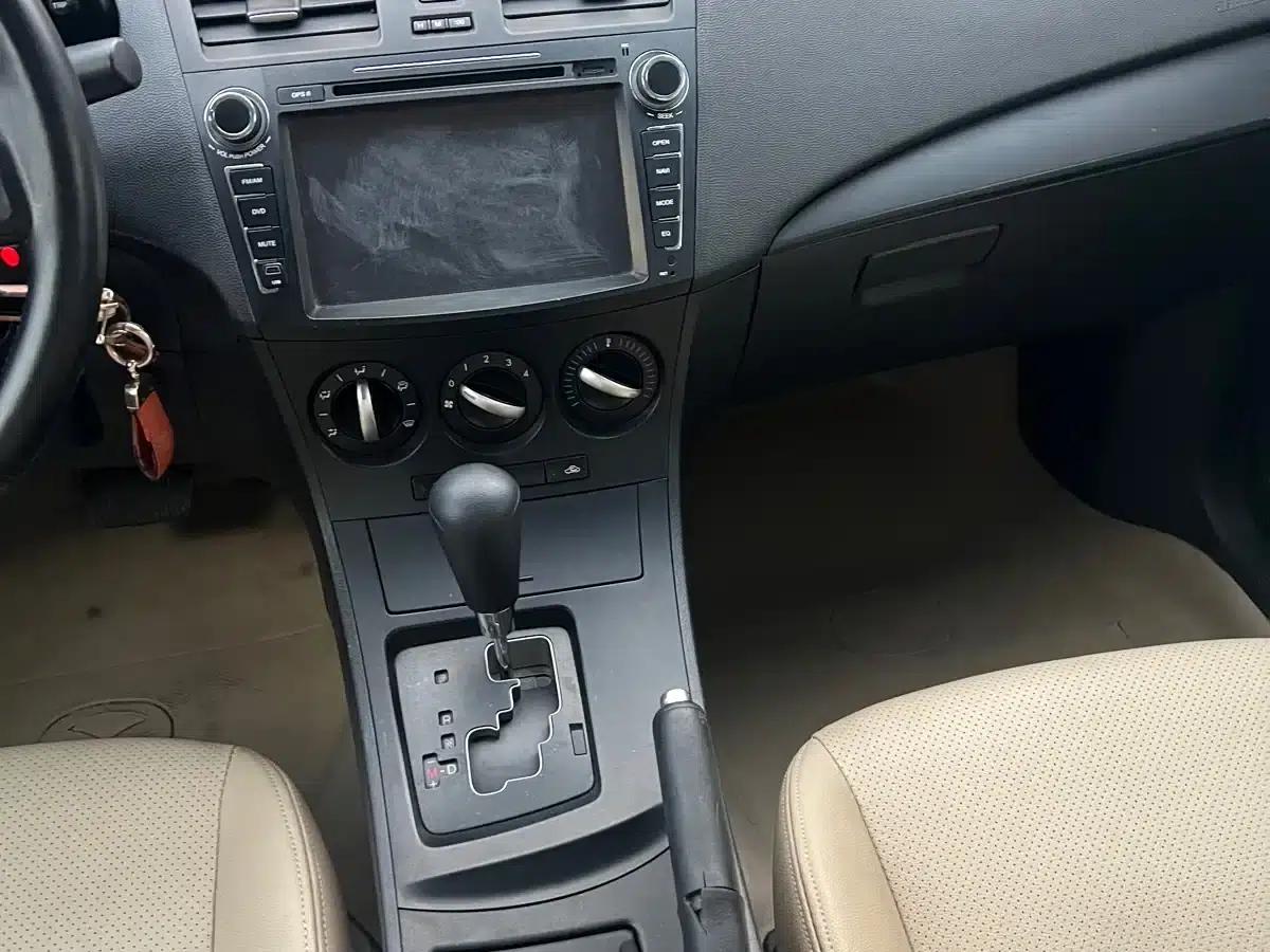 Mazda3 Axela 2013 Hatchback 1.6L Automatic Elite — миниатюра 10