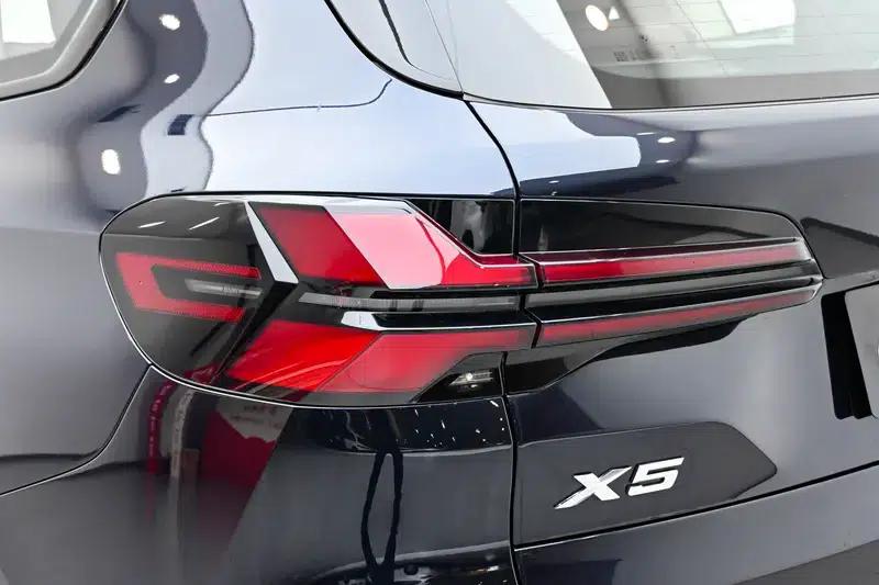 BMW X5 2023 xDrive30Li M Sport Shadow Edition — миниатюра 13