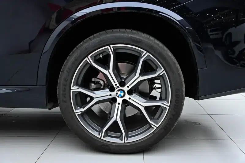 BMW X5 2023 xDrive30Li M Sport Shadow Edition — миниатюра 9