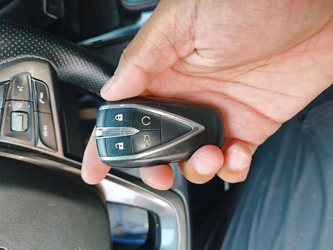 CHANGAN OSHAN X5 2021 1.6L CVT Luxury Model — миниатюра 17