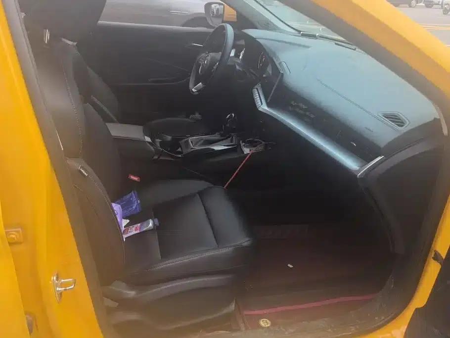 MG5 2022 180DVVT CVT Youth Luxury Edition — миниатюра 8