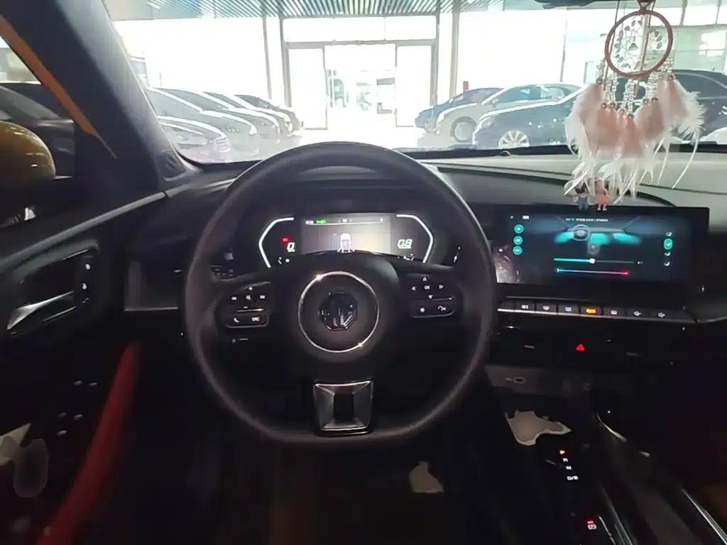 MG5 2022 180DVVT CVT Youth Luxury Edition — миниатюра 11