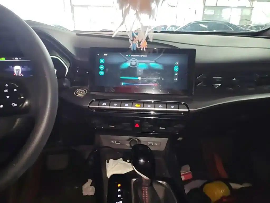 MG5 2022 180DVVT CVT Youth Luxury Edition — миниатюра 13