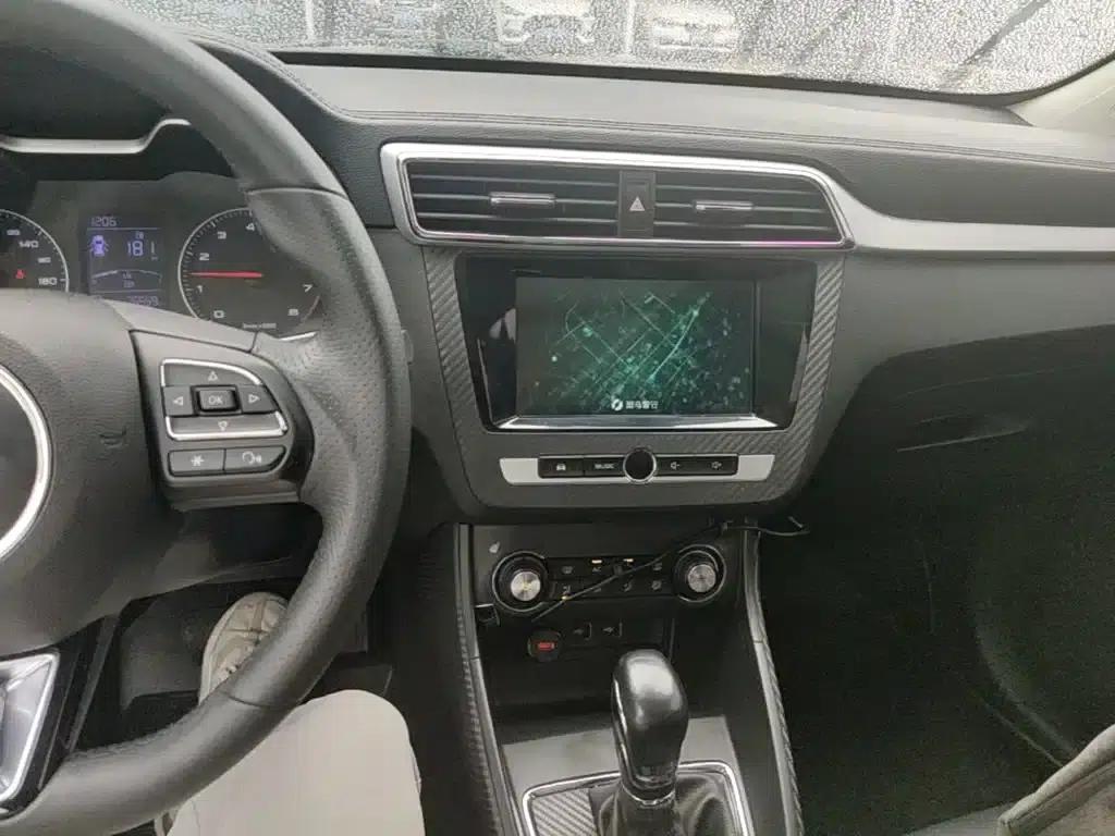 MG ZS 2017 1.5L Automatic Internet Edition — миниатюра 13