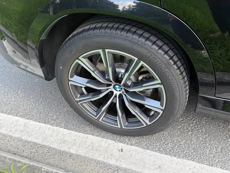 2021 BMW X6 xDrive40i M Sport Package — миниатюра 11