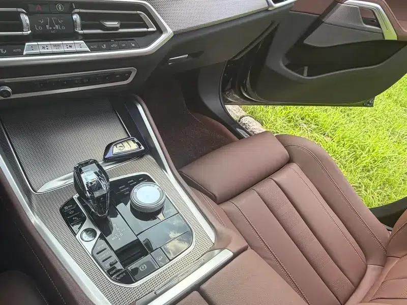 2021 BMW X6 xDrive40i M Sport Package — миниатюра 23