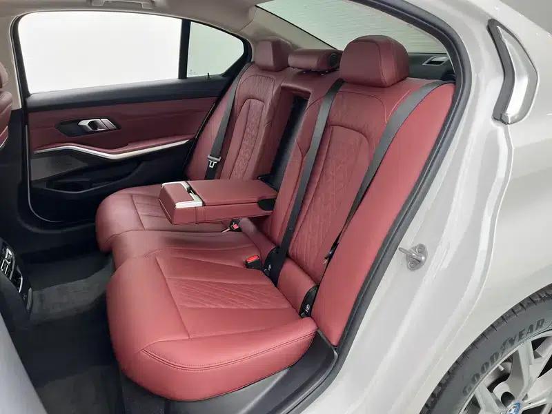 BMW i3 2022 eDrive35L — миниатюра 23