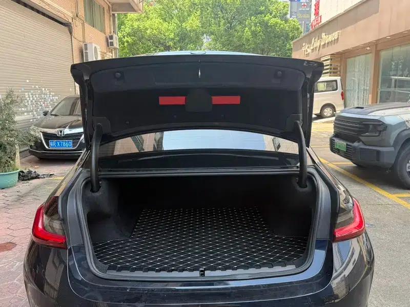 BMW i3 2022 eDrive35L — миниатюра 23