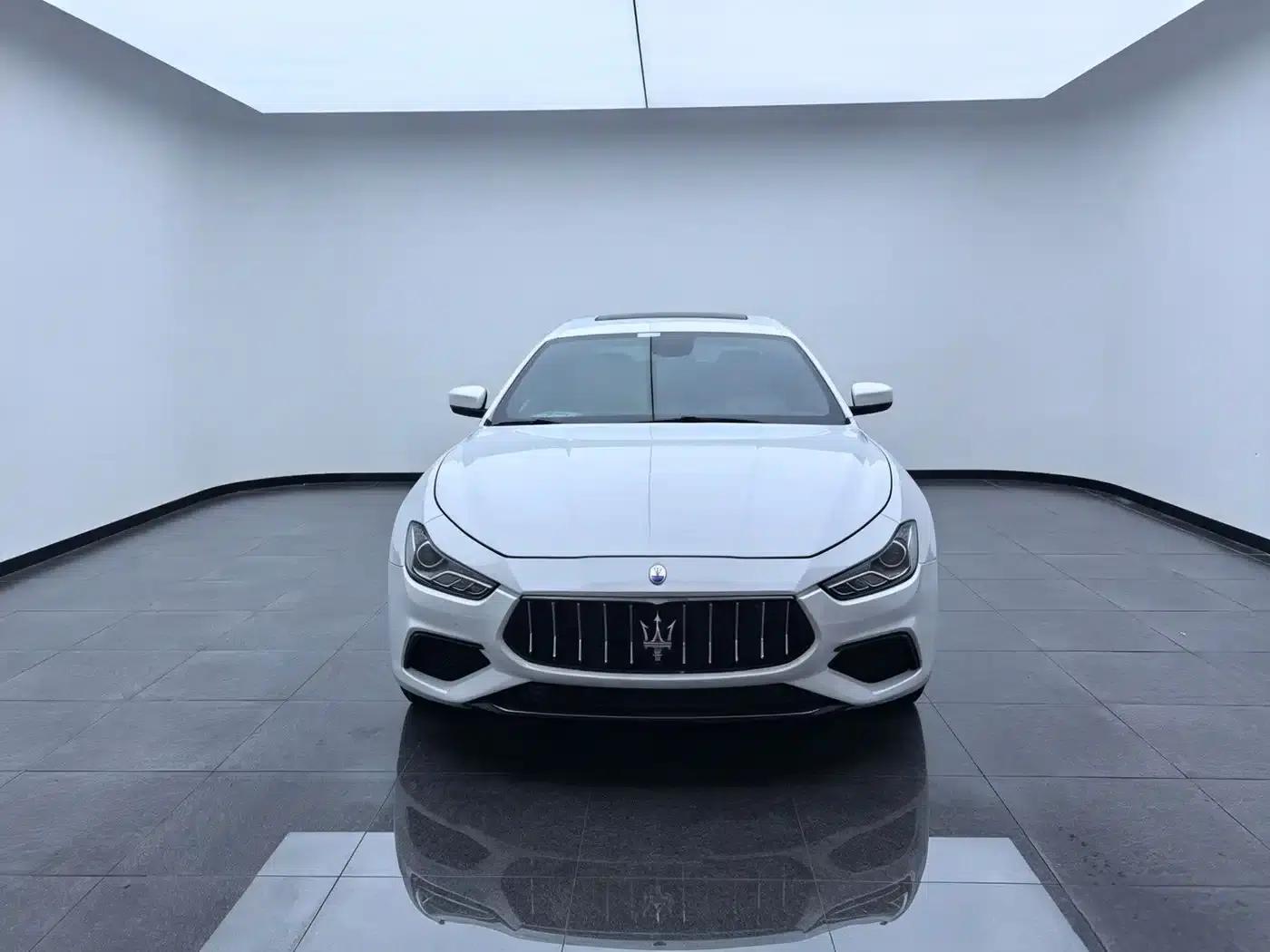 2017 Ghibli 3.0T Standard Edition — миниатюра 2